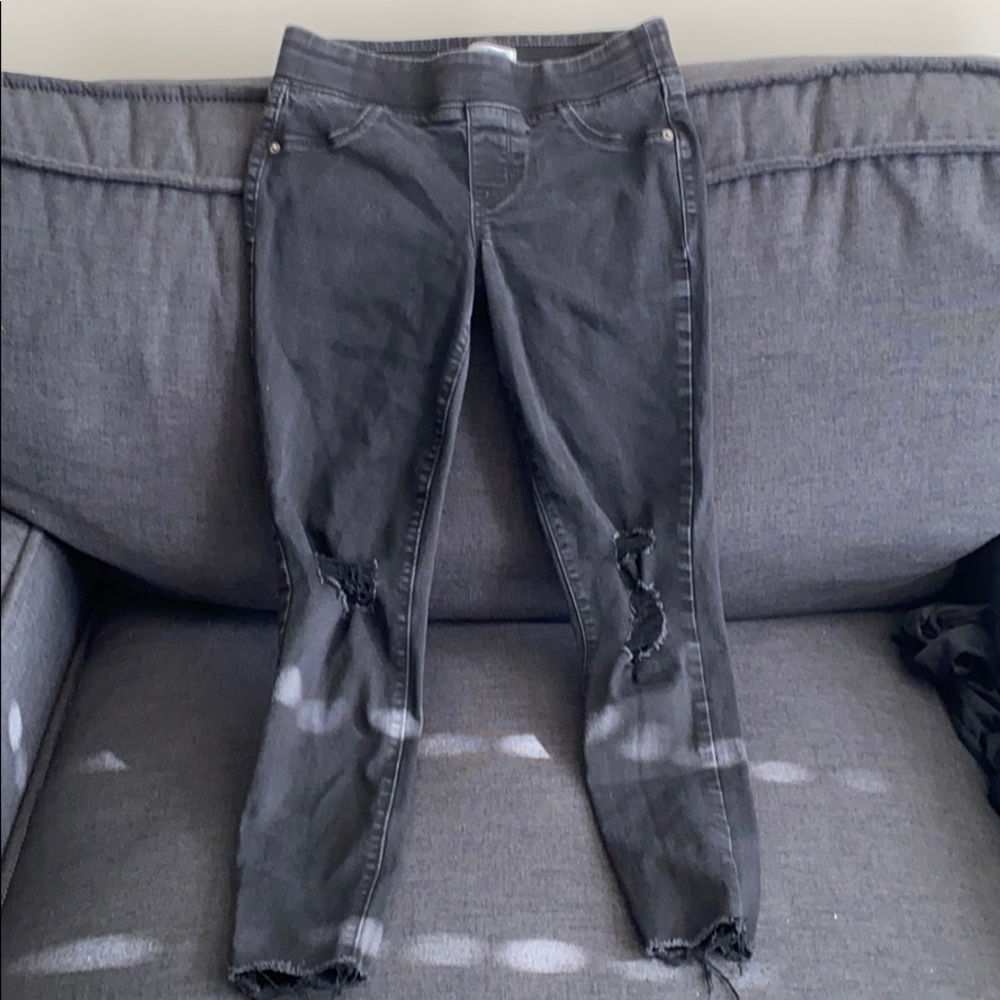 Black jeggings, they stop right before my ankle.